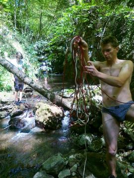 Pere, mere, prune, mure, baita, saritori, canion totul la chilot{[]}Pere, mere, prune, mure, baita, saritori, canion totul la chilot