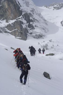 Stagiu de initiere in ture alpine de iarna{[]}Stagiu de initiere in ture alpine de iarna