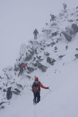 Stagiu de initiere in ture alpine de iarna{[]}Stagiu de initiere in ture alpine de iarna